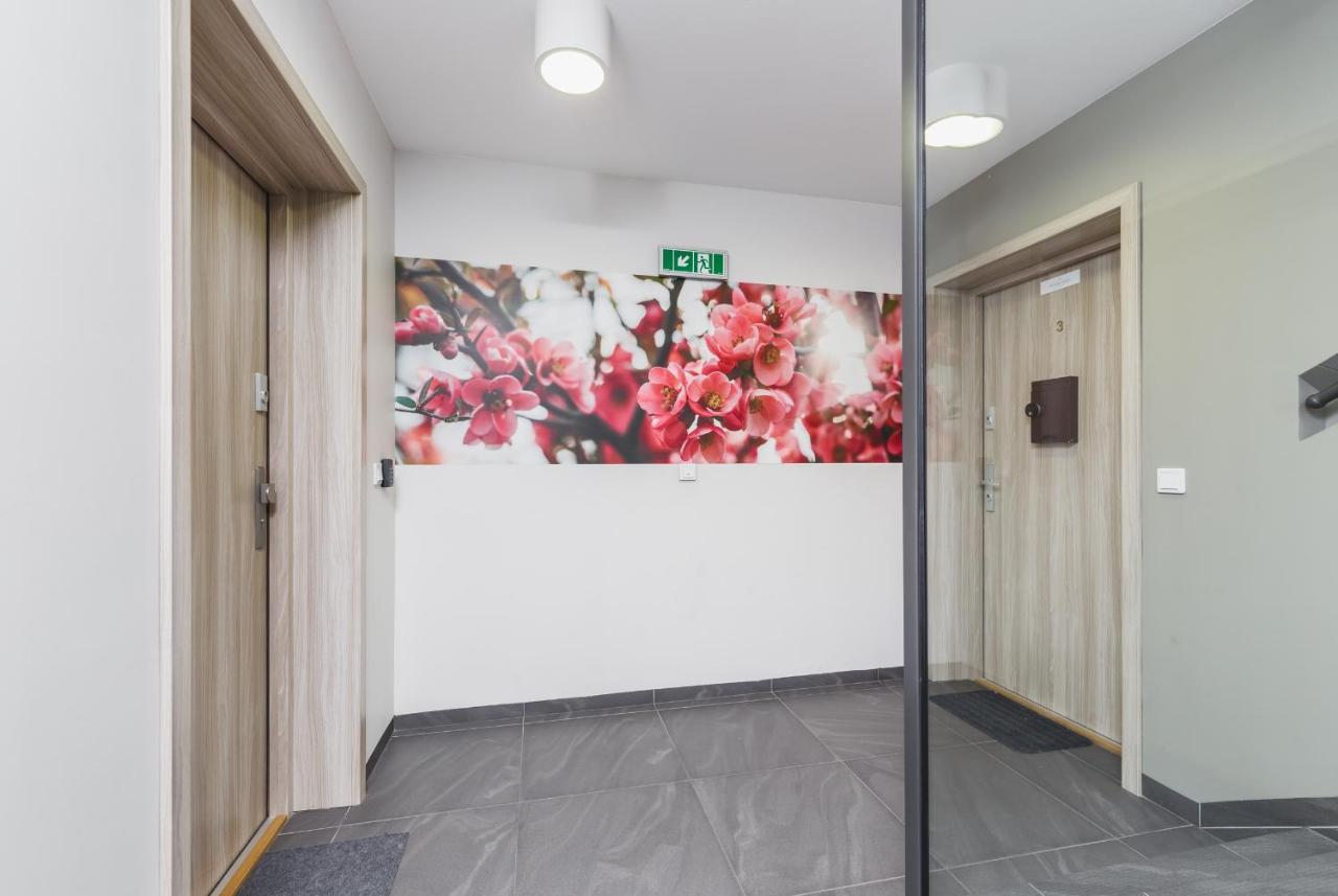Blossom - Old Town Residence - By Upstairs Krakow Bagian luar foto